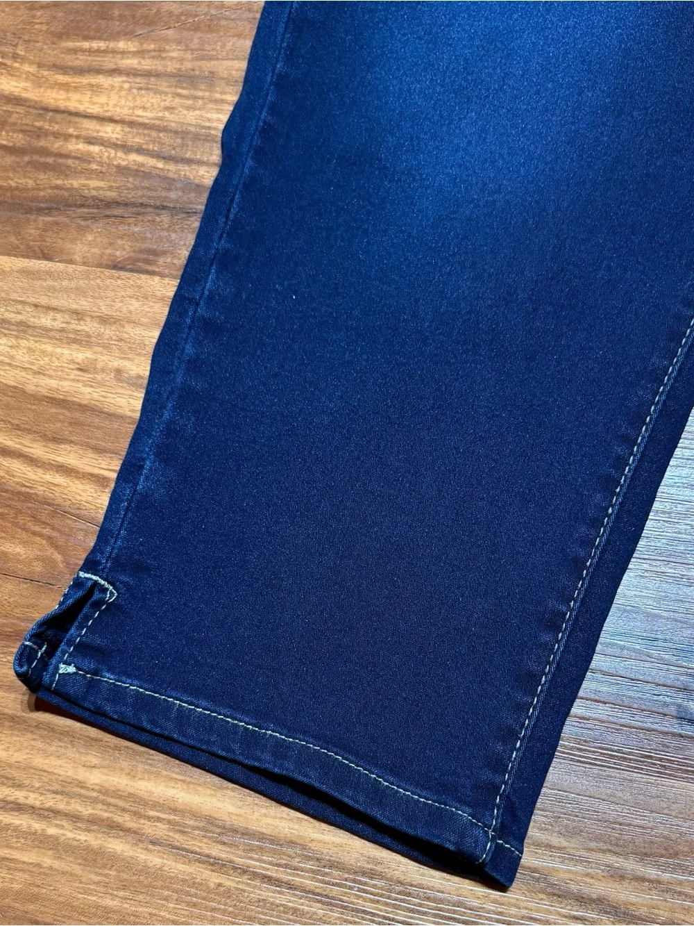 RS by Roselyn Sanchez Mid-Rise Dark Wash Denim Capri Stretch Jeans Size 14 / 32